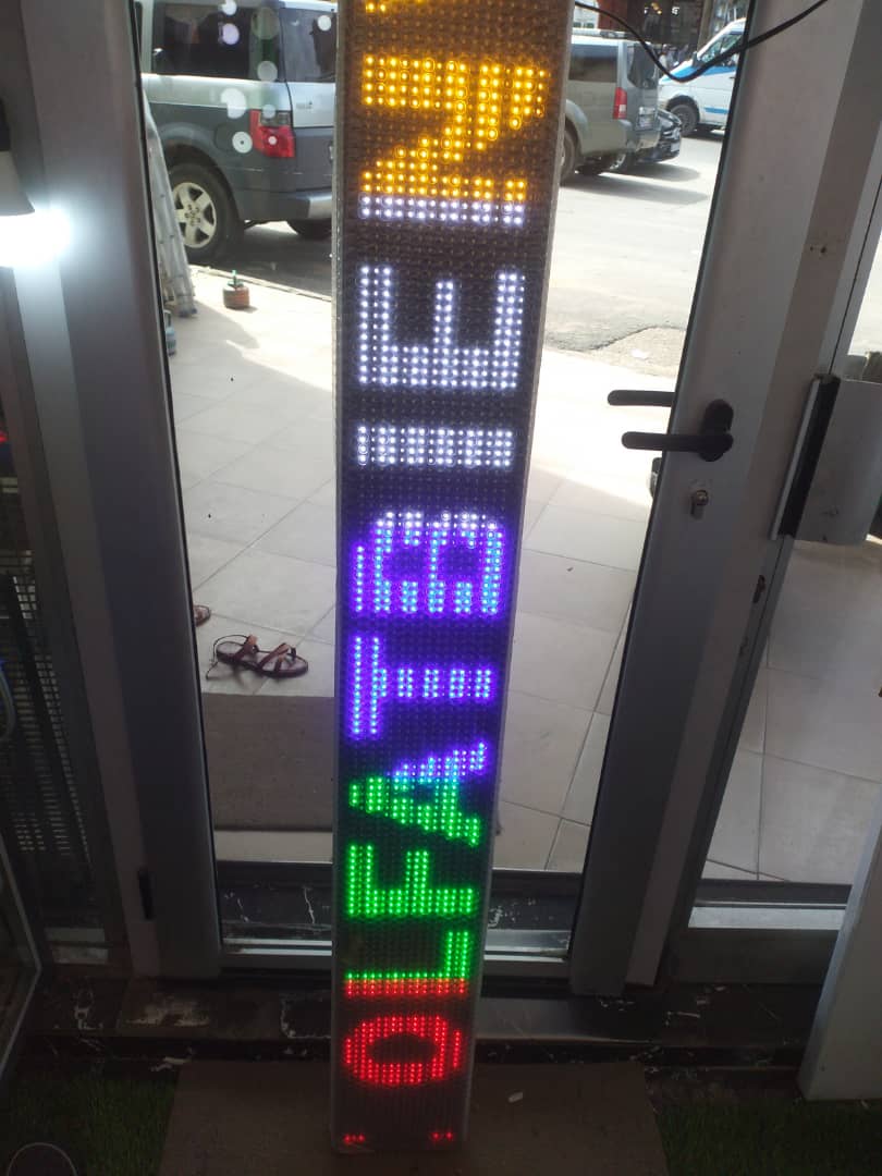Panneau publicitaire lumineux